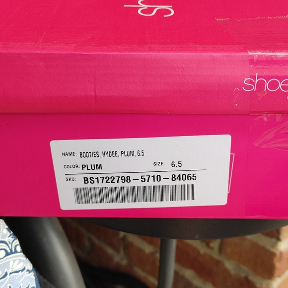 Stiletto Heeled Peeptoe Bootie - Picture 13 of 15